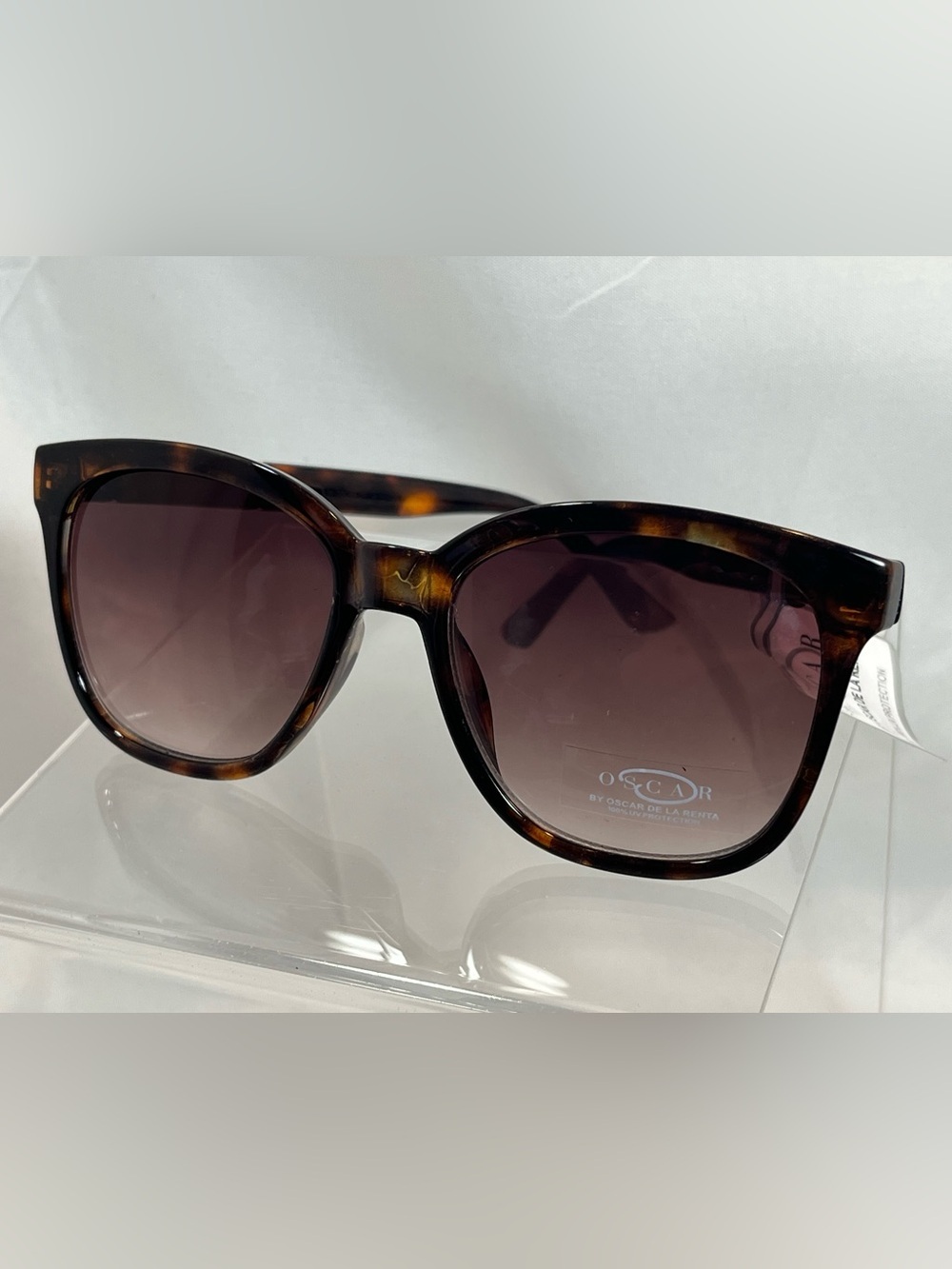 NWT Oscar de la Renta Tortoiseshell Sunglasses with Brown Gradient Lenses - Picture 2 of 4